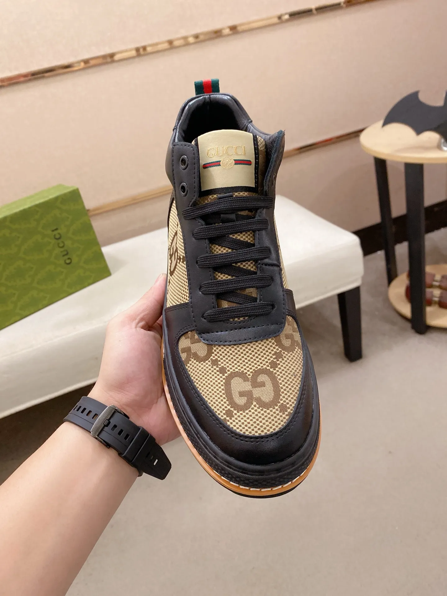 Factory price: 420💰 (GUCCI) The latest model from the official website🎁🎁Casual and fashionable men's shoes👟, hot style💥The version is simple and elegant, exclusive for trendy men. The unique latest brand elements from the official website👑Original Gucci decoration, fashionable and generous, the fabric is original cowhide ✅Mesh breathable lining, the official website specifies wear-resistant casual outsole, the classic model is taken in kind at the counter🎬38-44 (can be customized for 45 non-refundable)